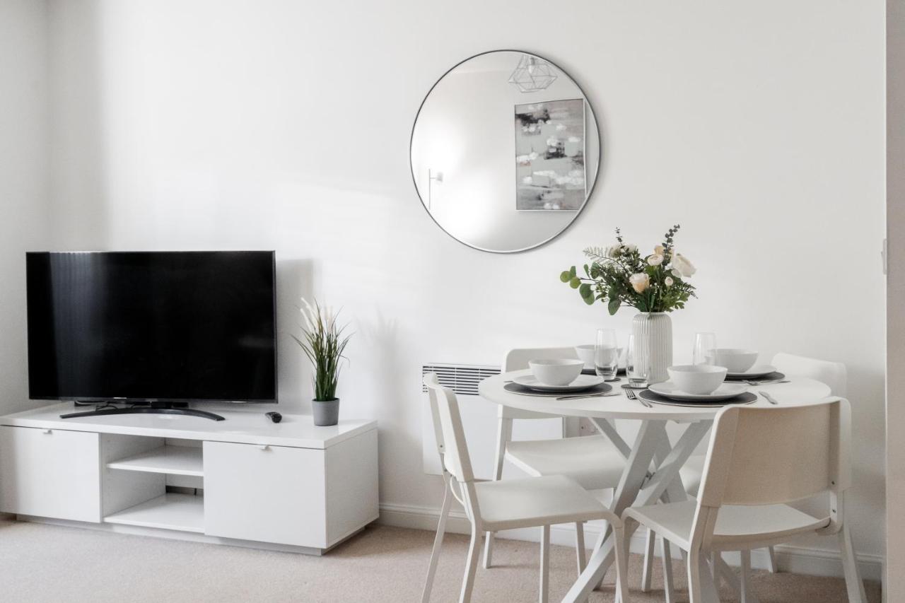 Lovely Modern 2 Bed City Centre Apartment With Free Parking - Double Or Twin Beds Available Wolverhampton Exteriör bild