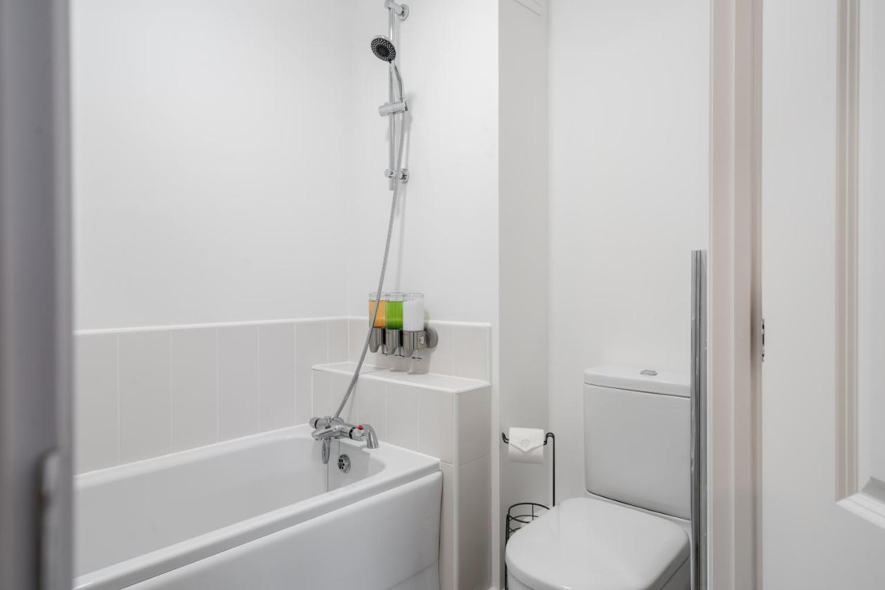 Lovely Modern 2 Bed City Centre Apartment With Free Parking - Double Or Twin Beds Available Wolverhampton Exteriör bild