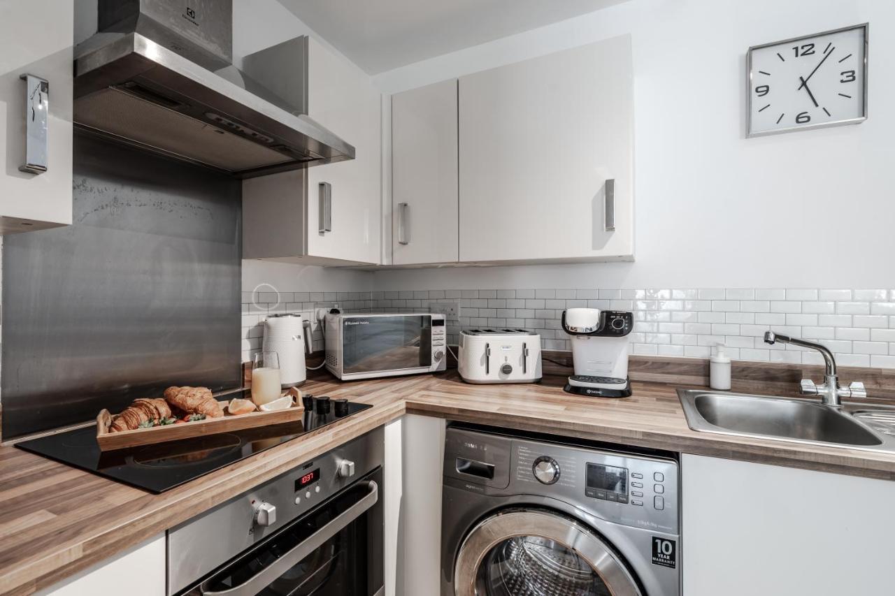 Lovely Modern 2 Bed City Centre Apartment With Free Parking - Double Or Twin Beds Available Wolverhampton Exteriör bild