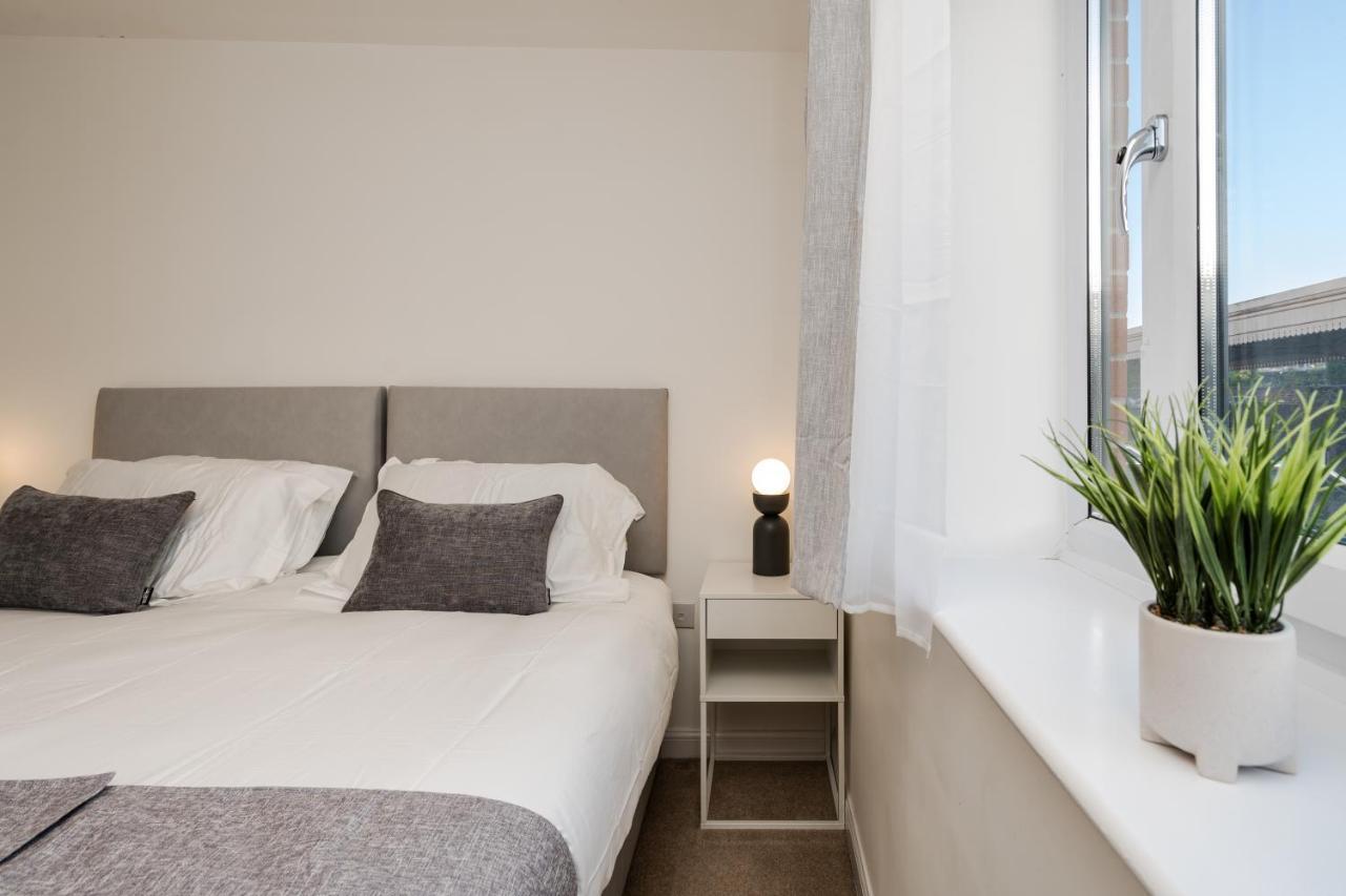 Lovely Modern 2 Bed City Centre Apartment With Free Parking - Double Or Twin Beds Available Wolverhampton Exteriör bild