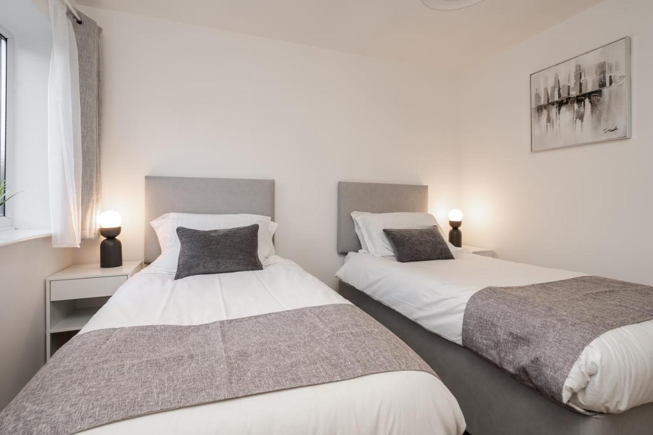 Lovely Modern 2 Bed City Centre Apartment With Free Parking - Double Or Twin Beds Available Wolverhampton Exteriör bild