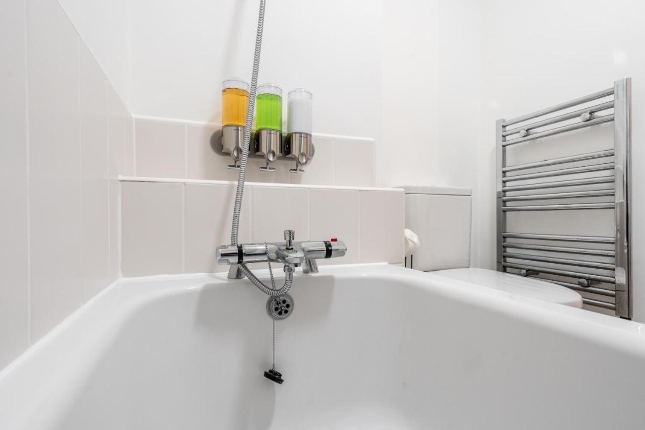 Lovely Modern 2 Bed City Centre Apartment With Free Parking - Double Or Twin Beds Available Wolverhampton Exteriör bild